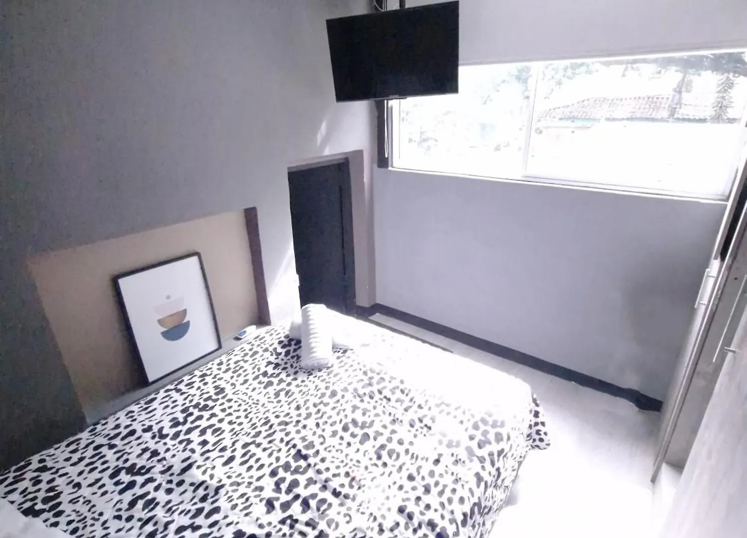 Urban 8 Bedrooms Apartment At Poblado Medellin